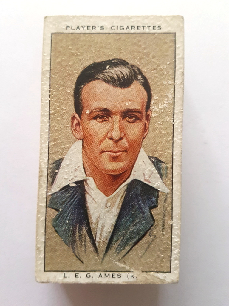 Photo of the front of these Cricketers, 1934 cigarette cards