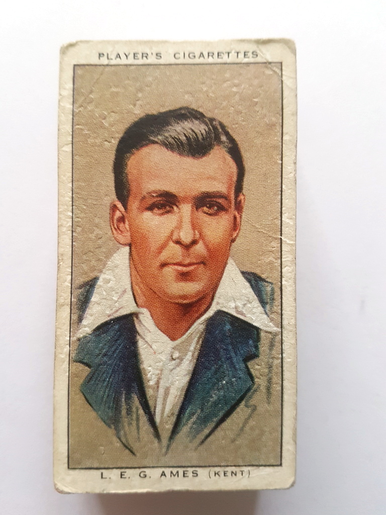 Photo of the front of these Cricketers, 1934 cigarette cards