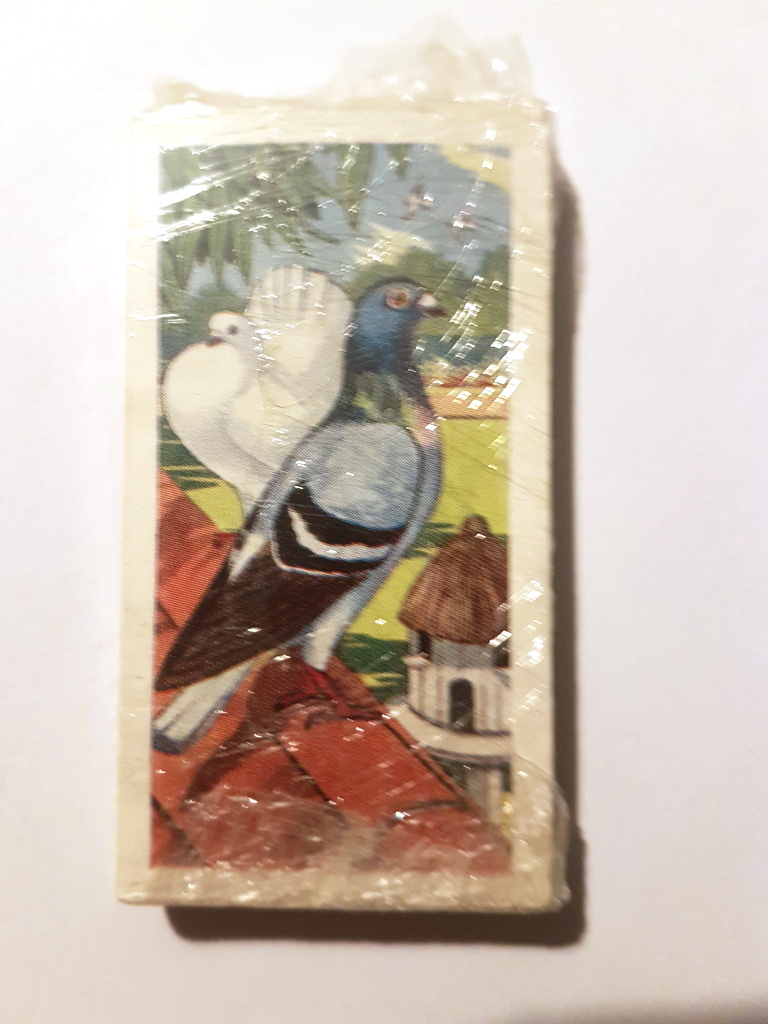 Photo of the front of these Animals of the Farmyard trade cards