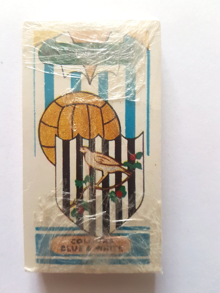 Photo of the front of these Football Clubs and Badges tea cards