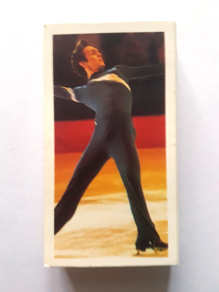 Photo of the front of these Olympic Greats tea cards