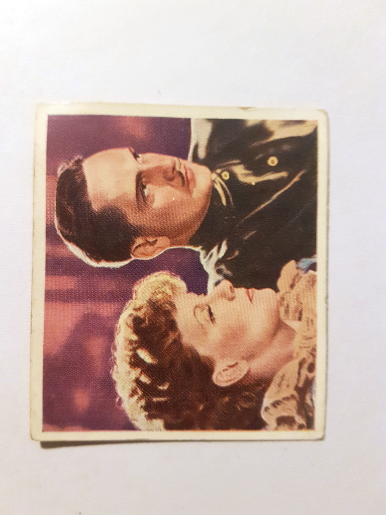 Photo of the front of these Famous Love Scenes cigarette cards